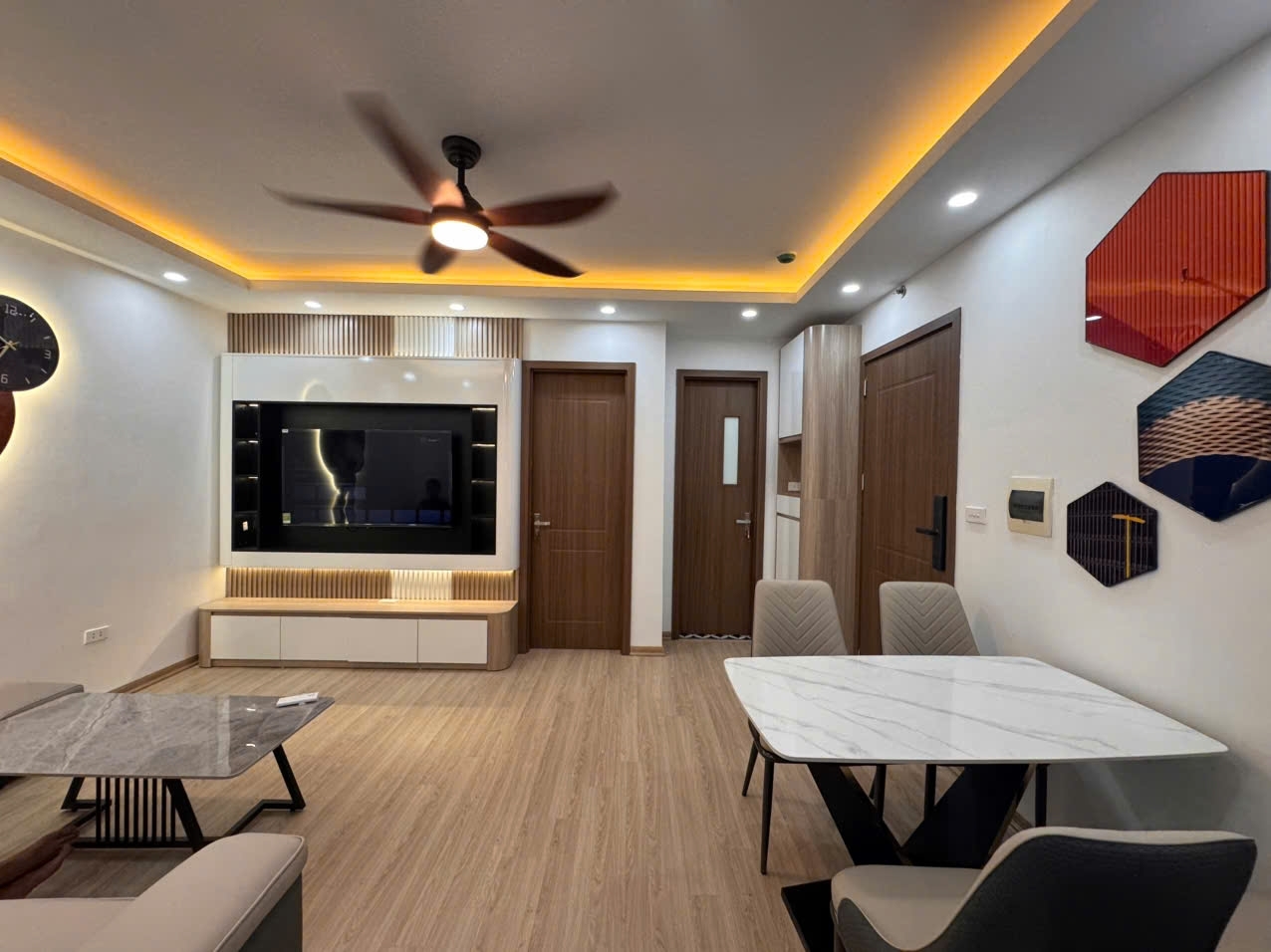 Bán căn hộ hiếm đẹp tòa VP5 Linh Đàm Hoàng Mai 58m2 2 ngủ giá chỉ nhỉnh 3 tỷ