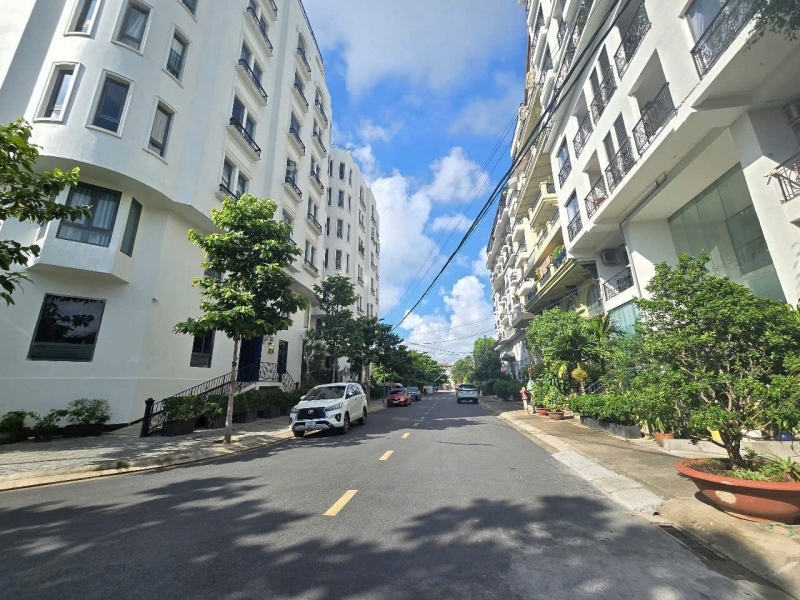 BÁN CĂN NHÀ 3 TẦNG MT  Đường số 5 Phường AP.Vista Quận 2