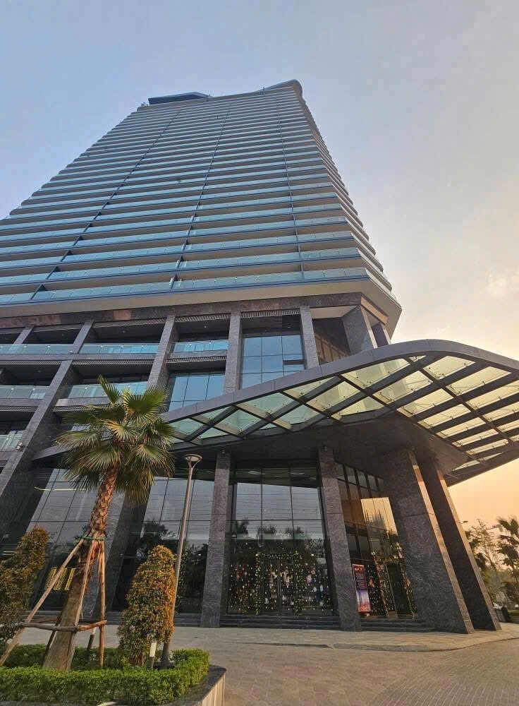 Bán căn Penthouses 6PN ban công trải dài view Hồ Tây Sông Hồng - Ciputra - Tây Hồ