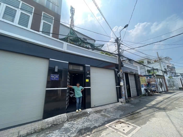 BÁN ĐẤT TẶNG NHÀ 5 TẦNG - CHỈ 60 TRIỆU/M2 - HXT LÊ VĂN KHƯƠNG Q12 QUÁ RẺ