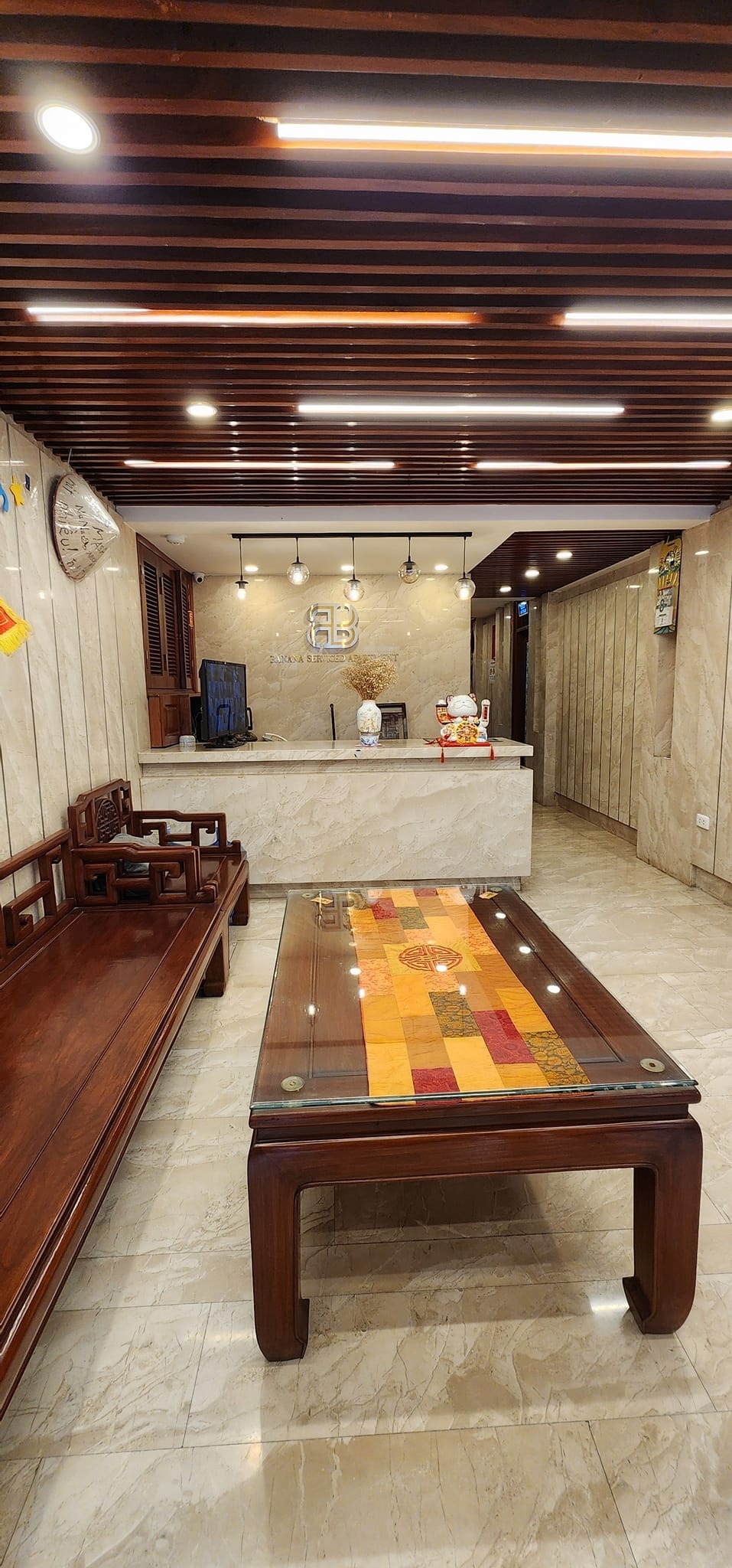 Bán khách sạn mặt phố khu vực chợ Hàng Da 115m2 8 tầng thang máy mặt tiền 4m 70.5 tỷ