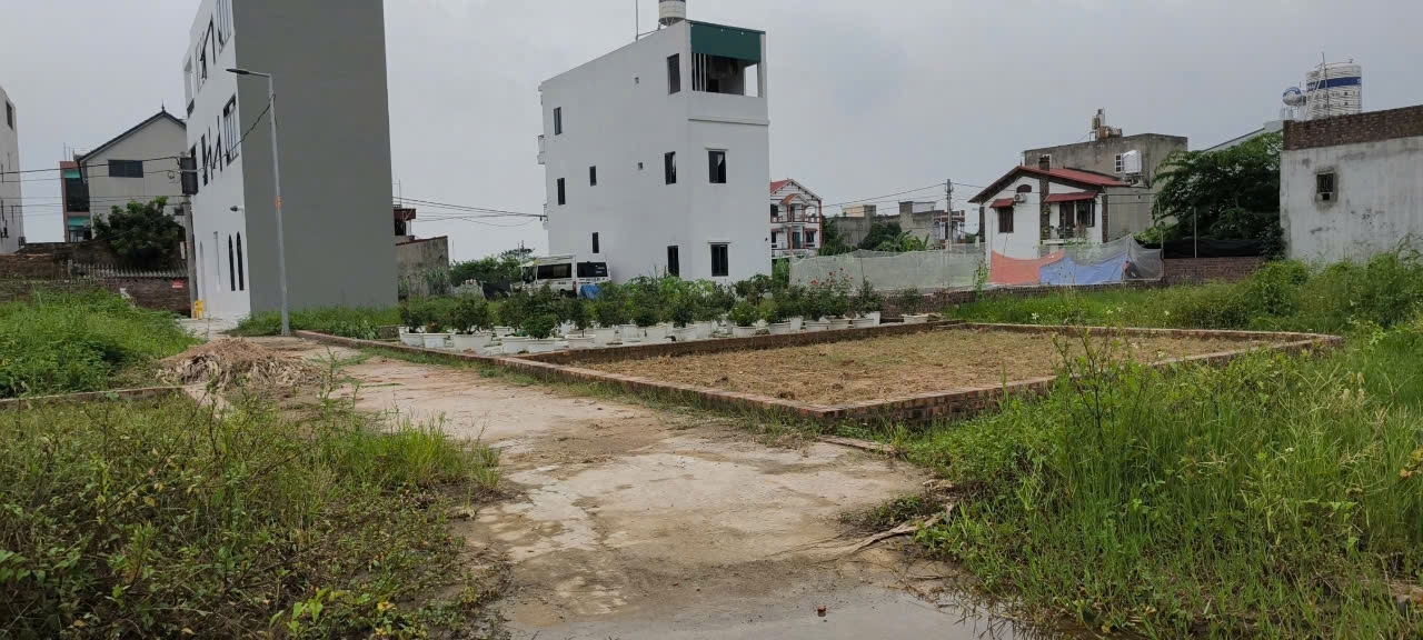 Bán lô đất 3 mặt thoáng tổ 10 (Cũ) Quang Minh Mê Linh. Đường 3m ô tô qua lại. Gần KCN