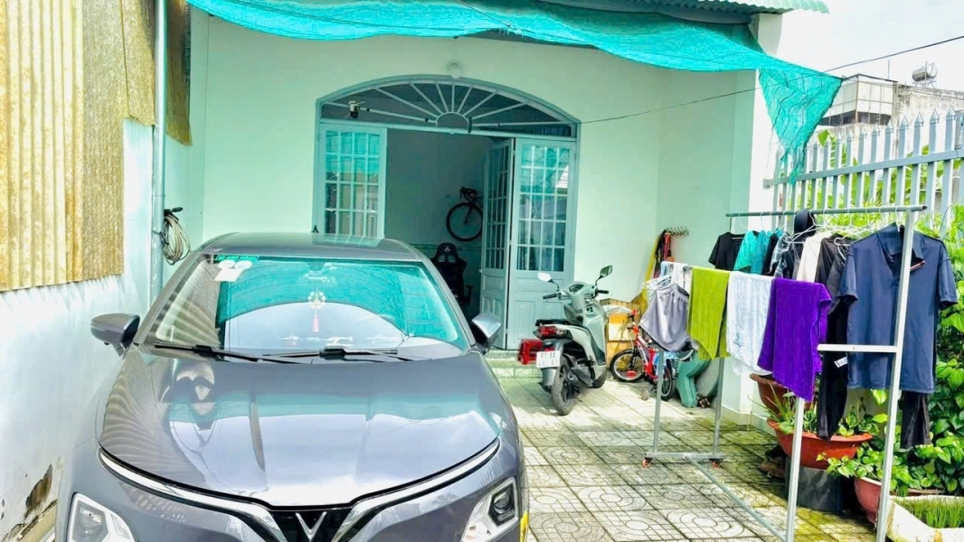 Bán nhà 5 x 25 gần ngã tư Nguyễn Khuyến đường nhựa 6m chỉ 2 tỷ 350
