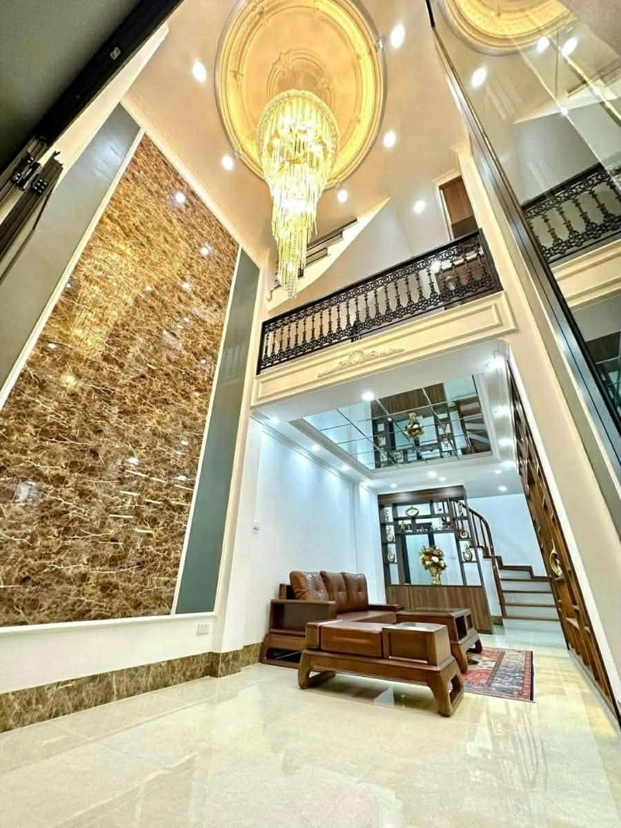 BÁN NHÀ GIÁP NHẤT NGÕ THÔNG LÔ GÓC THOÁNG 38m 5TẦNG MT 4m 11,8 TỶ TIỆN ÍCH NGẬP TRÀN