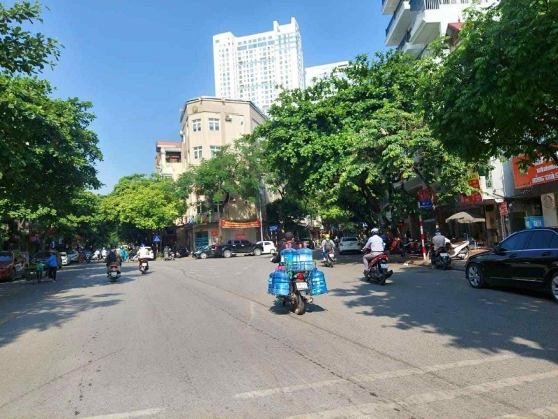bán nhà mặt phố Ngọc Lâm 60m gần ngã tư Ngọc Lâm-Hồng Tiến cách cầu Chương Dương 5 phút lái xe