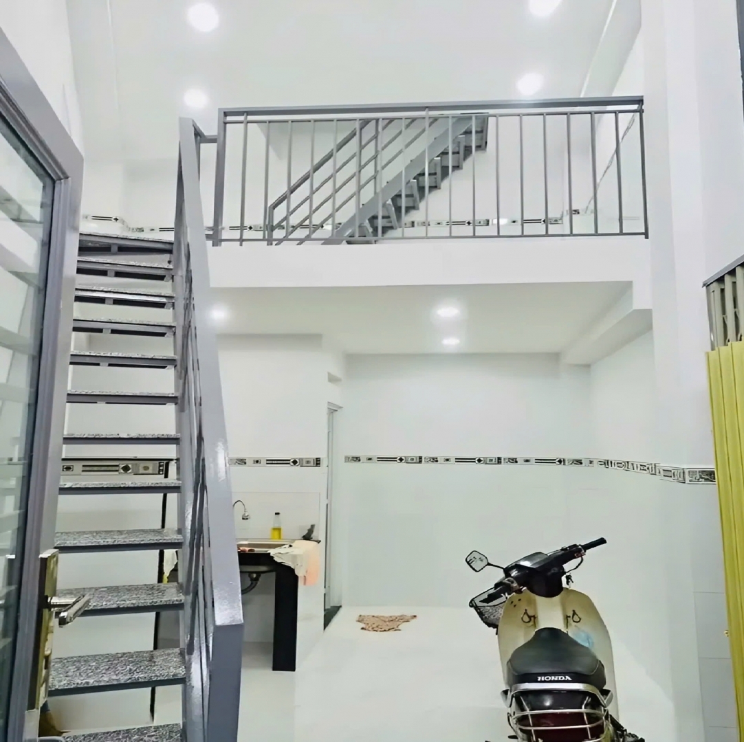 Bán nhà mới 3 tầng hẻm Ni Sư Huỳnh Liên QUẬN TÂN BÌNH DT 4.3 x 6 m Giá 2.7 tỷ