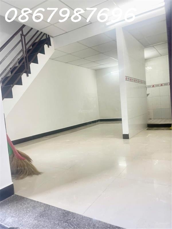 Căn nhà tập thể 74B Quang Trung hẻm 24m * Cách biển Trần Phú: 450m. Giá: 2150 tỷ