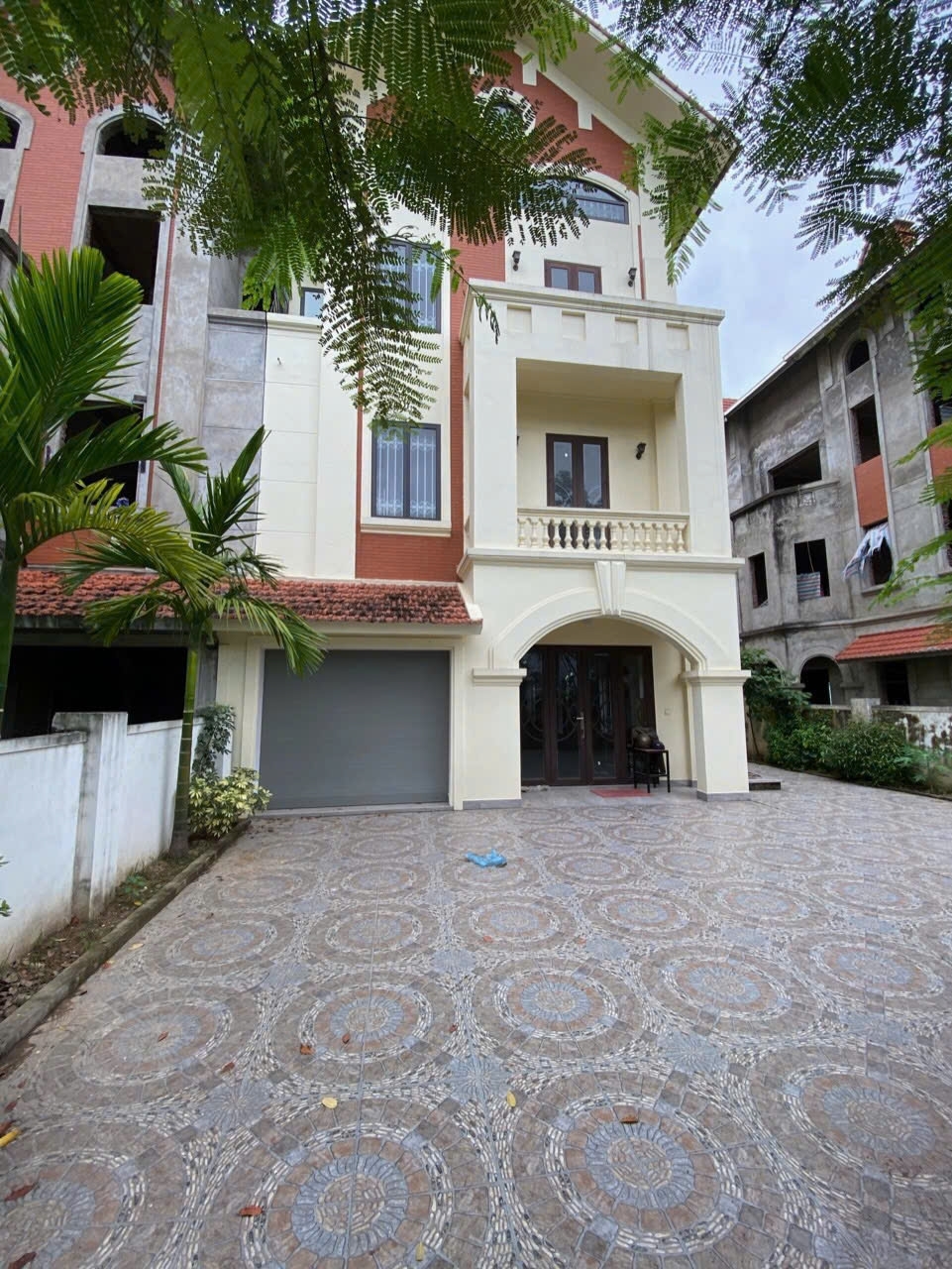 Cho thuê Biệt thự ngay Thiên Đường Bảo Sơn 320m2 17 Triệu VP công ty kết hợp ở gđ