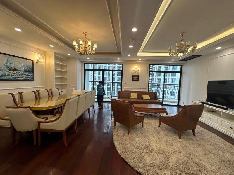 Cho thuê căn 221m2 ại ROYAL CITY giá 50 triệu / tháng LH 584146888 khi cần thuê chung cư