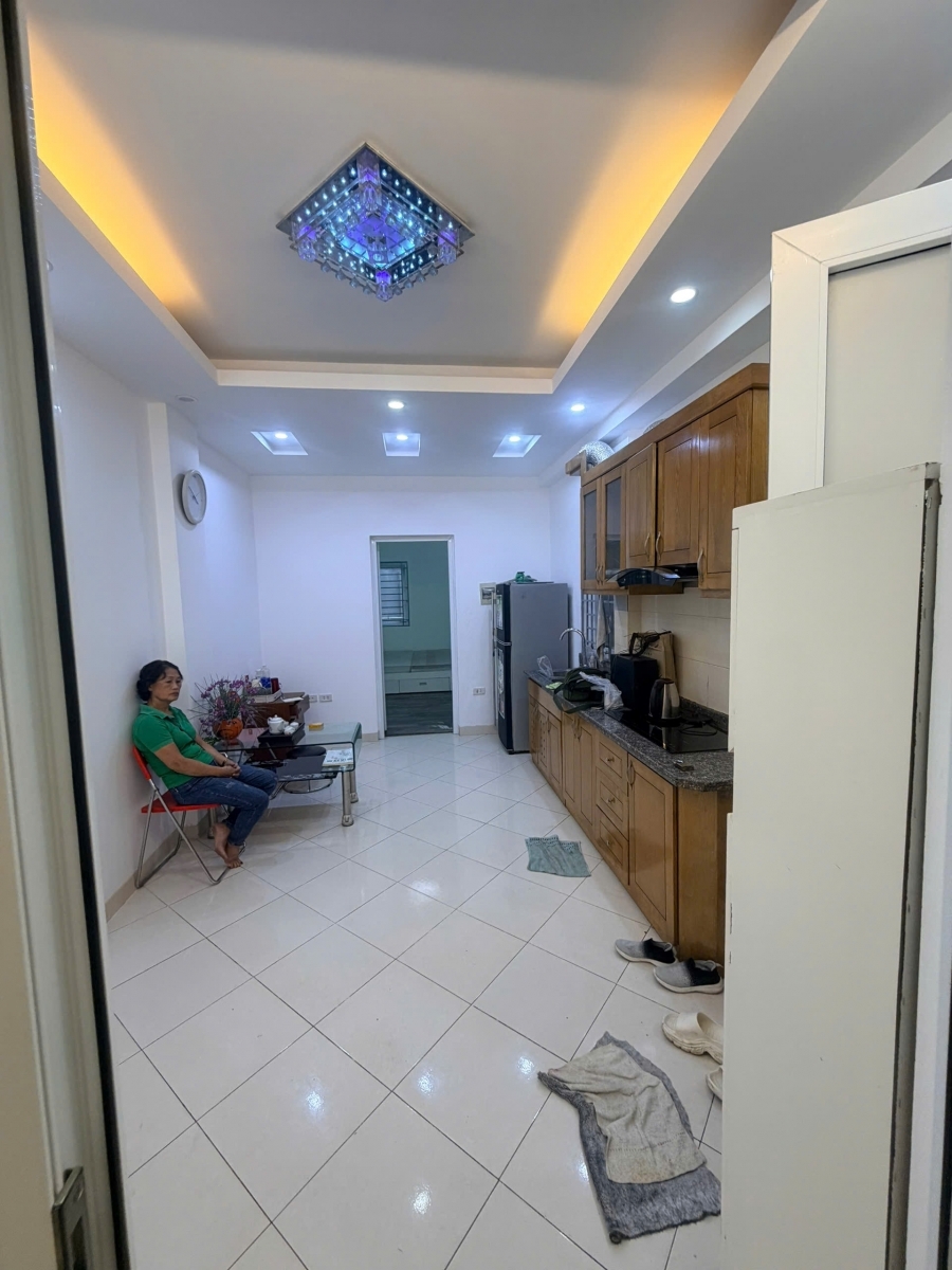 Cho thuê căn hộ CCMN ngõ 100 Khâm Thiên 70m2 x 2 ngủ 2 wc ở gia đình 9 triệu