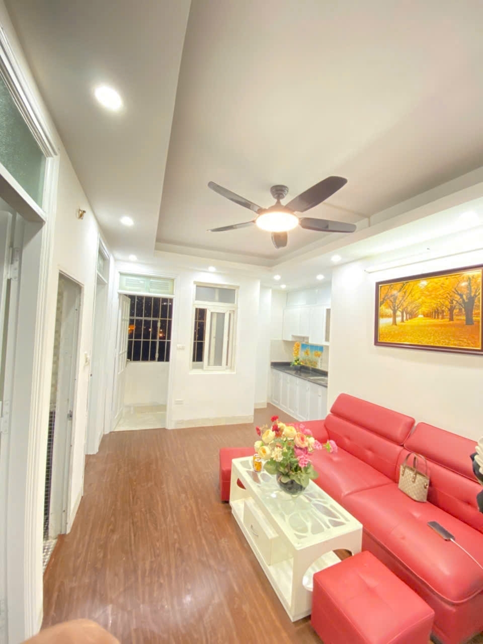 Cho thuê căn hộ CCMN tầng 9 mặt phố Khương Đình 55m2 2 ngủ 8.5 triệu