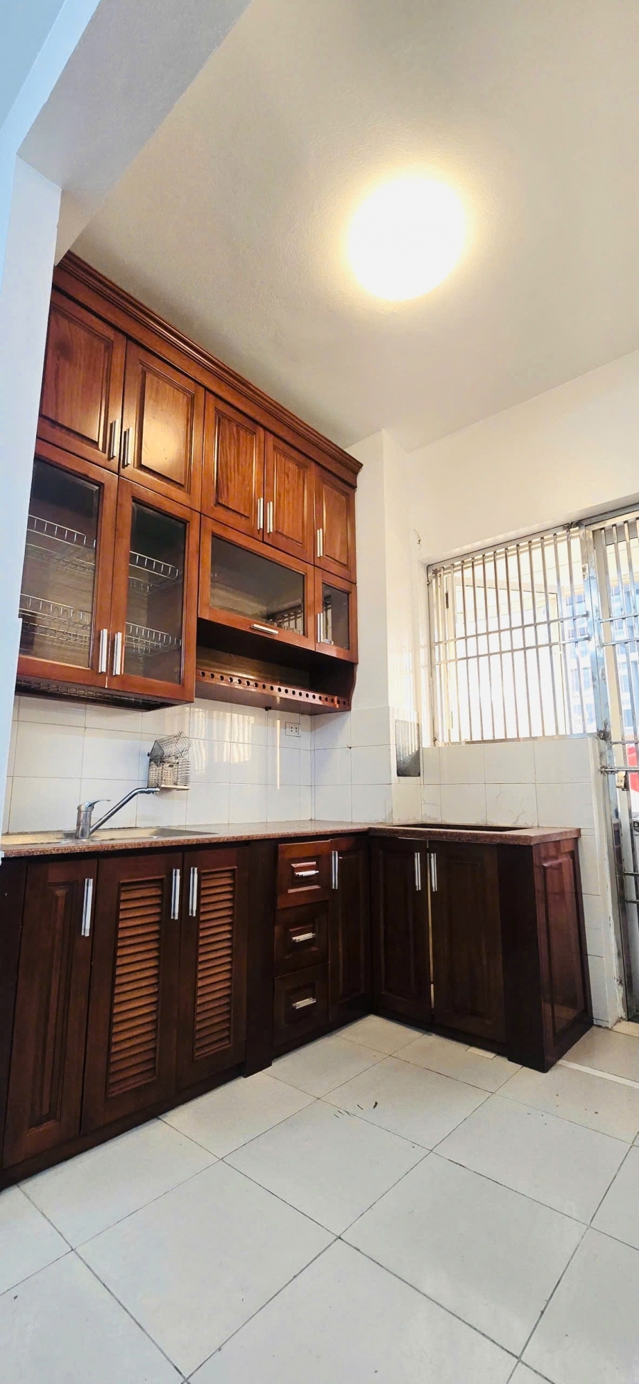 Cho thuê căn hộ tầng 3 khu chung cư Vĩnh Hoàng80m² 2 phòng ngủ 2 vệ sinh.105 triệu