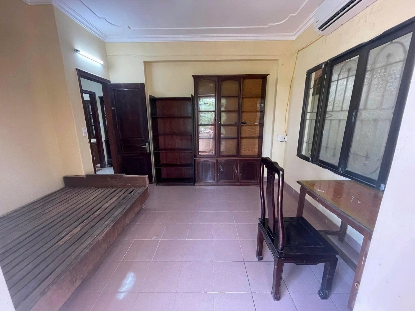 Cho thuê căn hộ Tập thể tầng 5 ngõ 805 Giải Phóng 120m2 3 ngủ 9 Triệu Full đồ