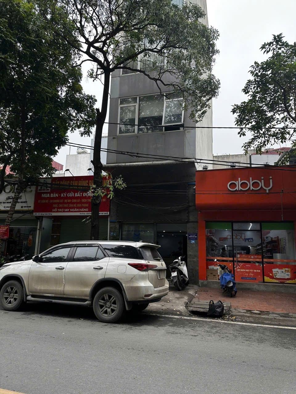 Cho thuê lâu dài từng tầng riêng biệt - mỗi tầng 80 m2 có tháng máy - 8 triệu /tầng /tháng thích