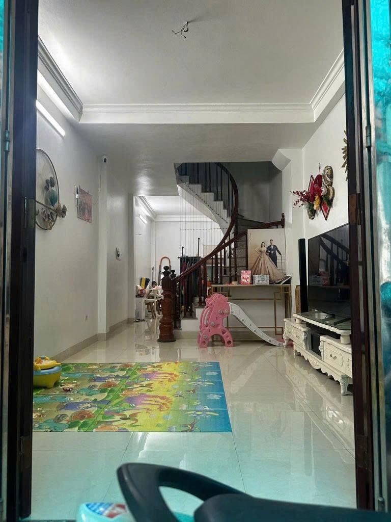 Cho thuê nhà Bằng Liệt 45m2 x 5 tầng 5 ngủ 4 WC 15 Triệu VP KD ở gđ nhóm