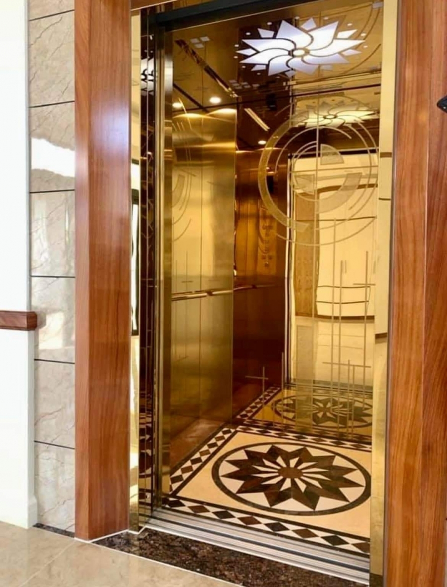 cho thuê nhà đẹp Lạc Long Quân thang máy 101m2x 5T vỉa hè 31 Tr