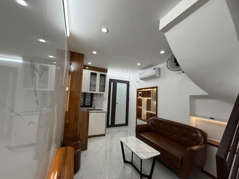 Cho thuê nhà Khâm Thiên 22m2 x 3 tầng 3 ngủ 8 triệu/tháng