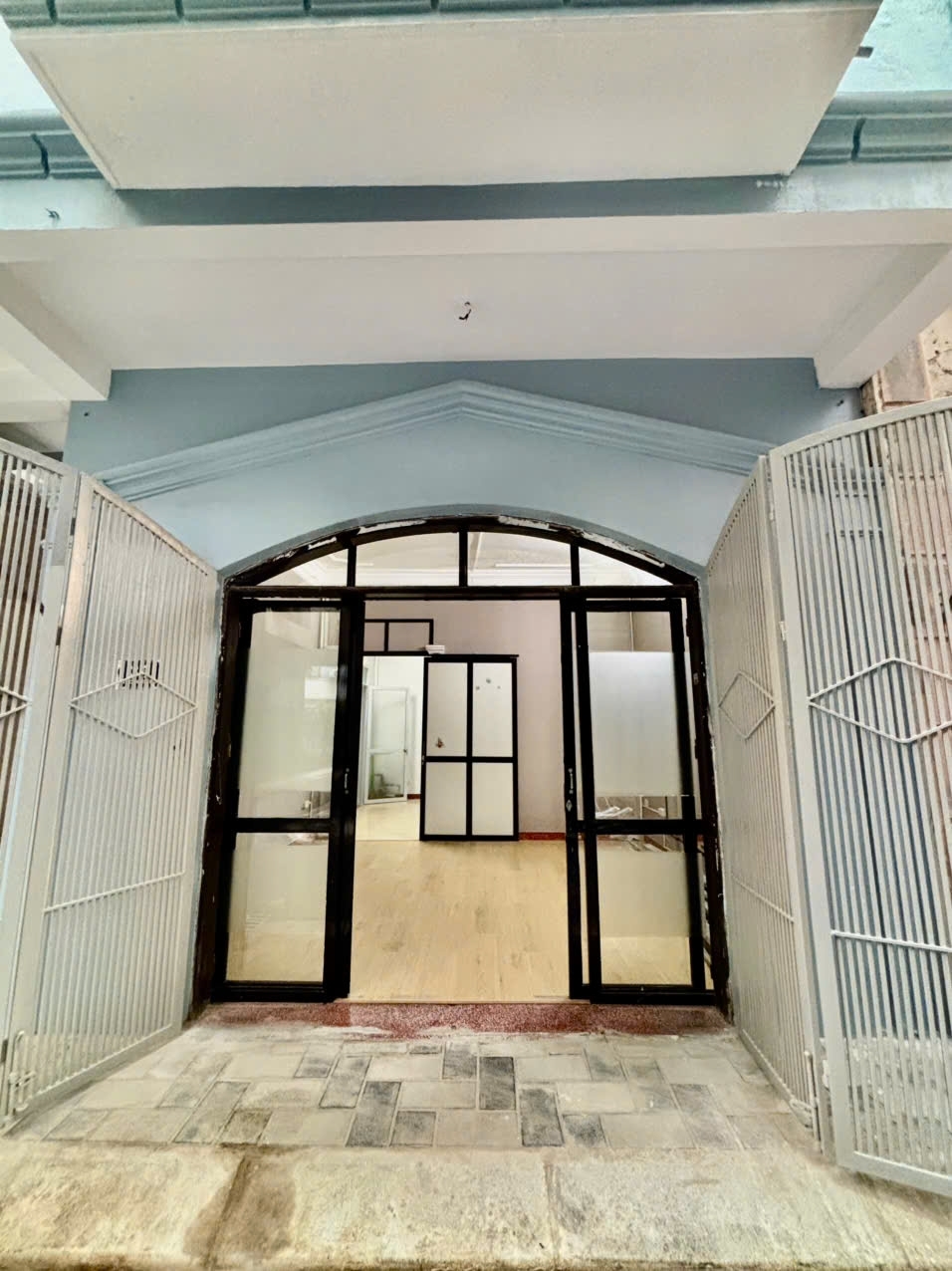 Cho thuê nhà khu phân lô ô tô Nghĩa Đô 4 tầng x 45m2 4 ngủ 15 triệu vào ngay