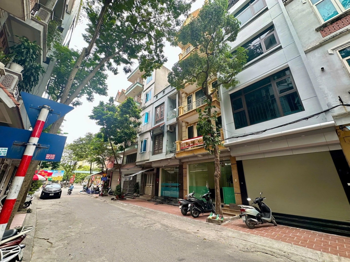 Cho thuê nhà Mặt Phố Bùi Huy Bích 5 tầng x 70m2 6PN ô tô tải tránh KD tốt 26tr