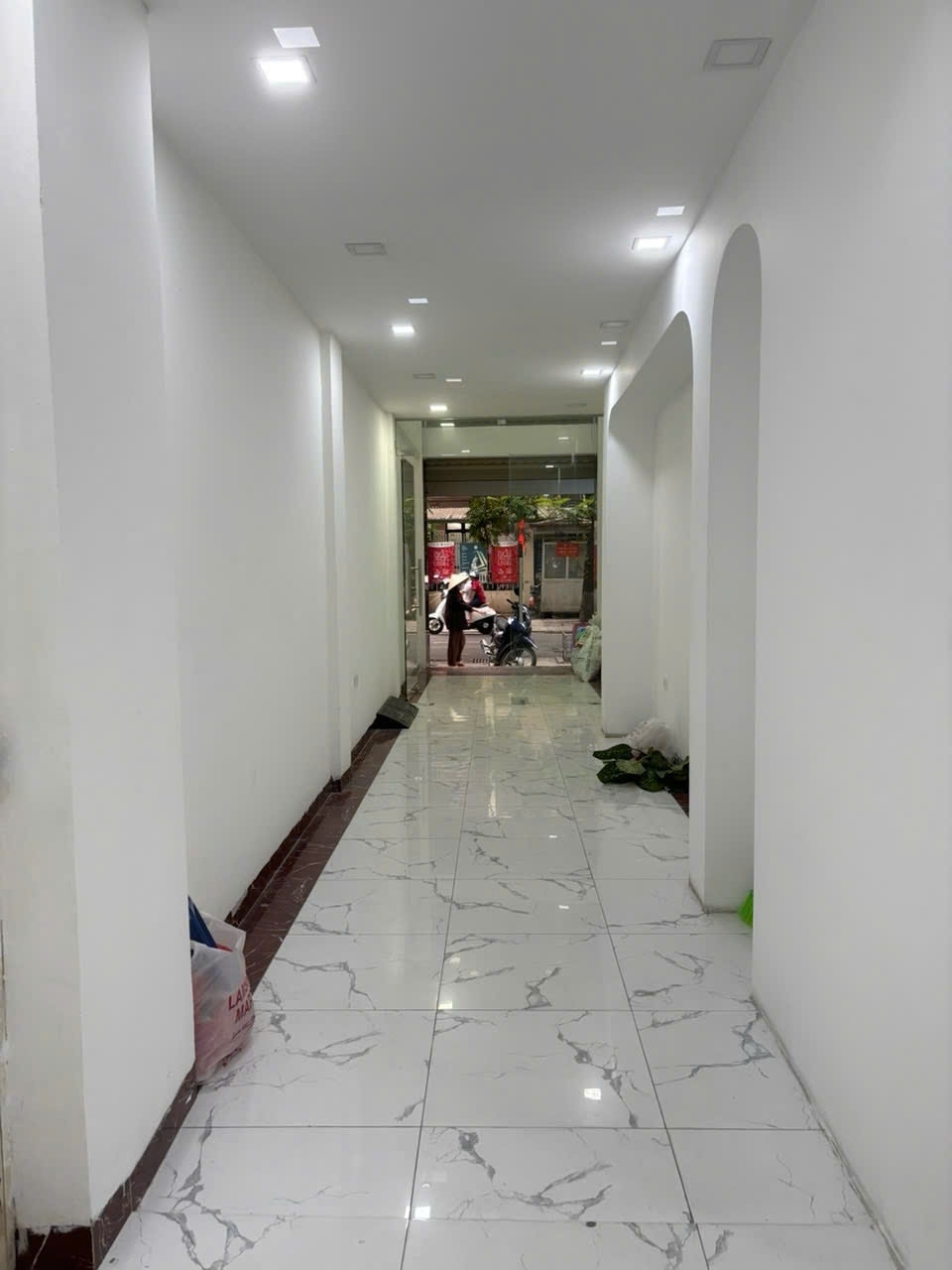 Cho thuê nhà Mặt Phố Đội Cấn 7 tầng x 70m2 mặt tiền 3.9m Spa Trung tâm VPcty