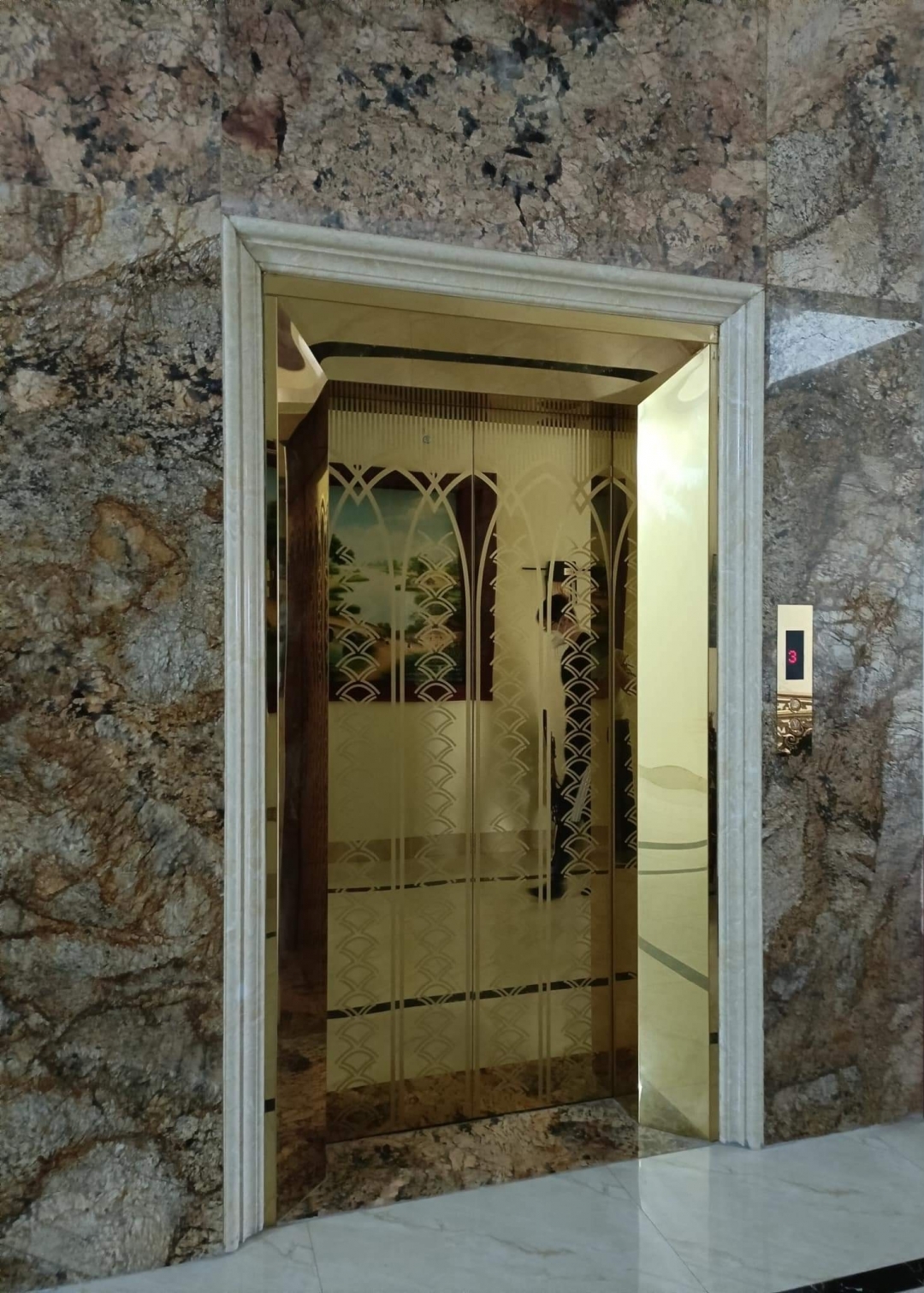 Cho thuê nhà mới căn góc Tôn Đức Thắng thang máy; vỉa hè 104m2* 5T- 31 Tr