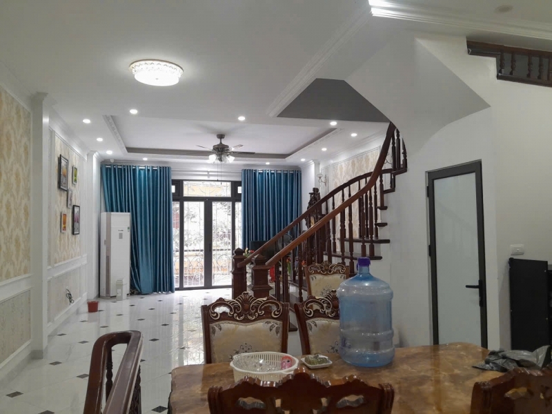 Cho thuê nhà MP Trần Đăng Ninh  50m² x 5 tầng 4PN 4WC 18 triệu