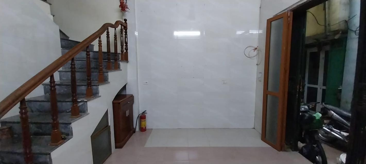 Cho thuê nhà ngõ 155 Chợ Khâm Thiên 3 tầng x 35m2 3 PN 9.8 Triệu