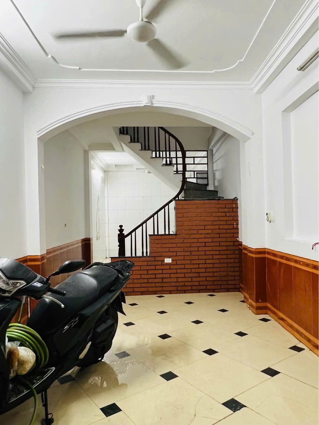 Cho thuê nhà ngõ 509 Vũ Tông Phan 3 tầng 40m2 3 ngủ 10 Triệu