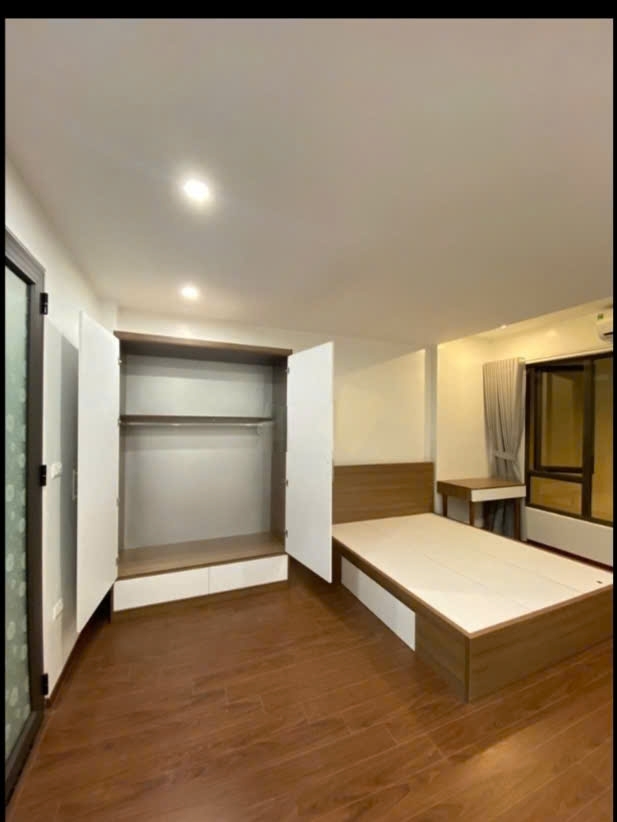 Cho thuê nhà ngõ 93 Hoàng Mai 35m² x 4 tầng 3PN 4 WC 14 triệu