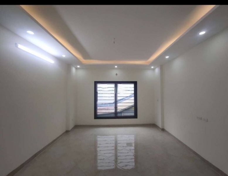 Cho thuê nhà ngõ Đê Tô Hoàng 5 tầng x 30m2 3 ngủ 13 Triệu có thương lượng