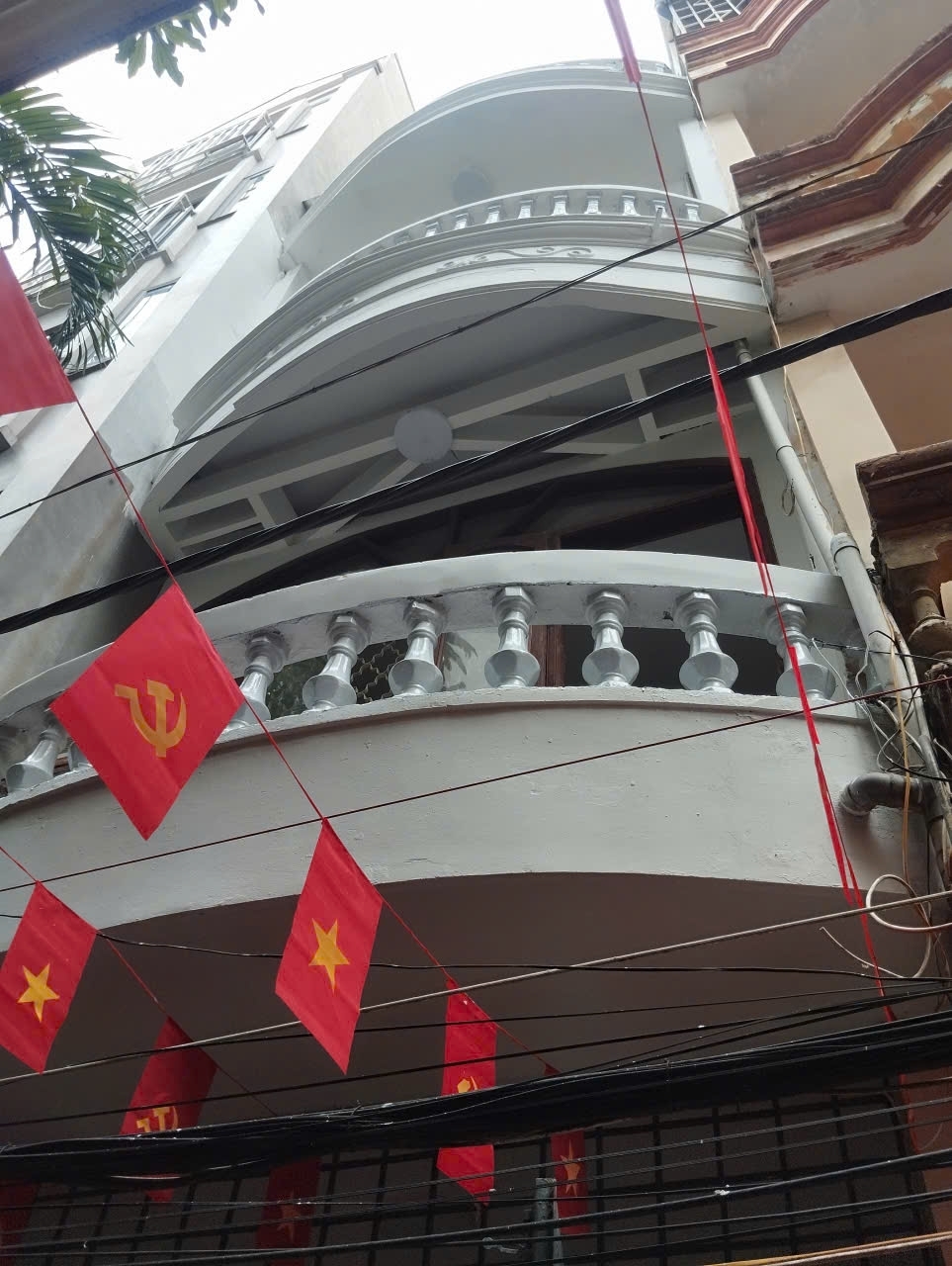 Cho thuê nhà ngõ ô tô Điện Biên Phủ Ba Đình 4 tầng 35m2 3 ngủ 3 vệ sinh Vp kết hợp ở lại