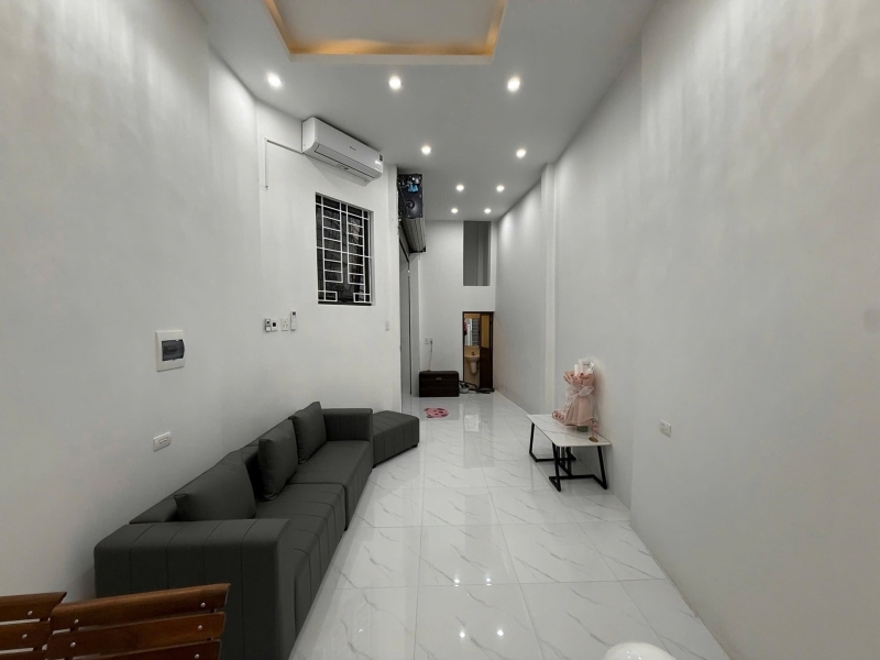 Cho thuê nhà ngõ Phan Kế Bính 2 tầng x 40m2 2 ngủ 10 Triệu KD online ở gđ nhóm