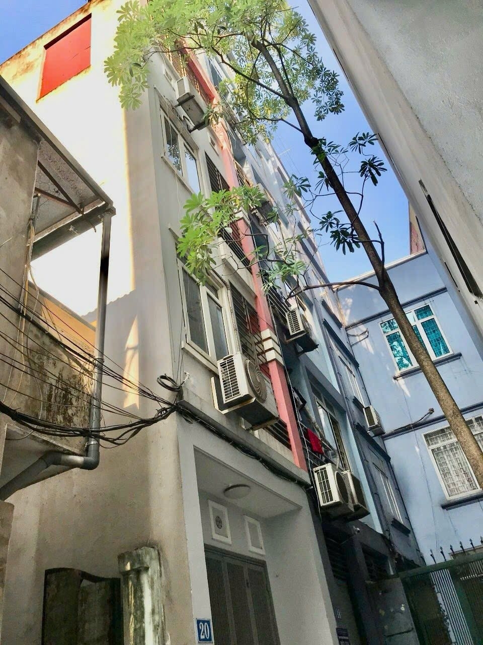 Cho thuê nhà ngõ Trần Thái Tông 4 tầng x 35m2 3 ngủ 3 vệ sinh 15 triệu/th