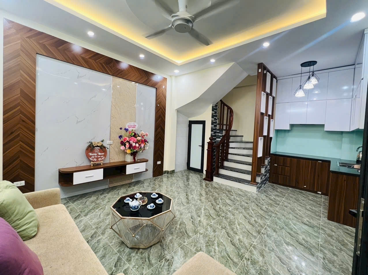 Cho thuê nhà nguyên căn 5 tầng tại ngõ 193 Nam Dư Lĩnh Nam Hoàng Mai ( Miễn QC )