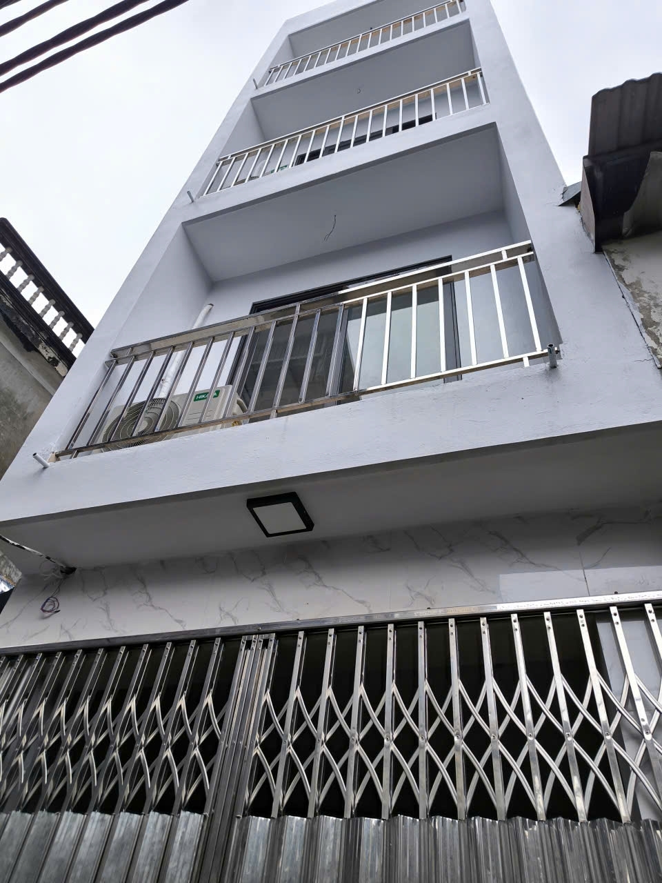 Cho thuê nhà nguyên căn mới tinh ngõ 179 Vĩnh Hưng 32m² x 5 tầng gồm 3 ngủ 4 vs 11 triệu