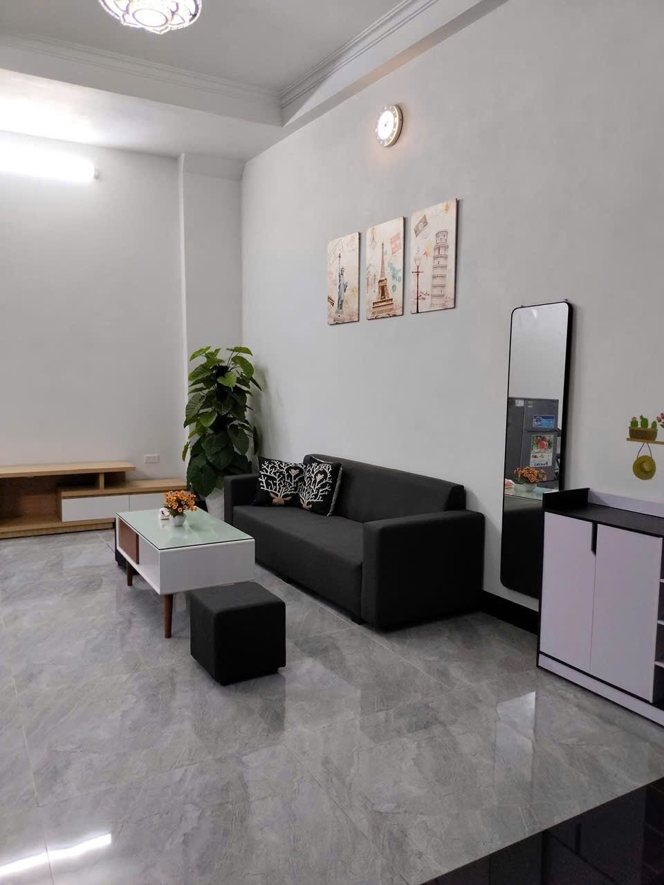 Cho thuê nhà nguyên căn ngõ 42 Thịnh Liệt 60m² x 3 tầng gồm 3 phòng ngủ 13 triệu