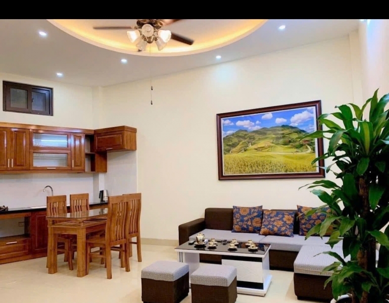 Cho thuê nhà nguyên căn ngõ 609 Vũ Tông Phan 4.5 tầng x 35m2 3 ngủ 11.5 Triệu