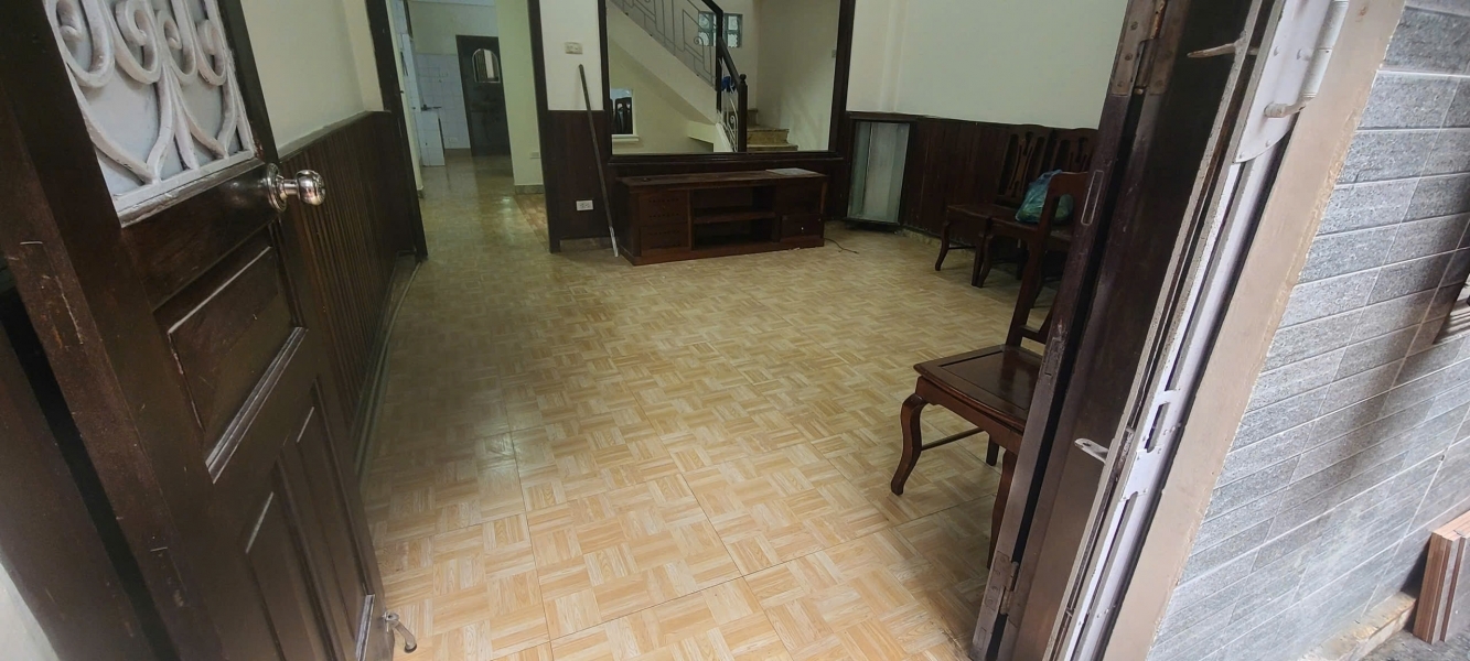 Cho thuê nhà nguyên căn ngõ Cự Lộc 60m2x4 tầng 4 ngủ 3 wc 18 triệu văn phòng lớp học