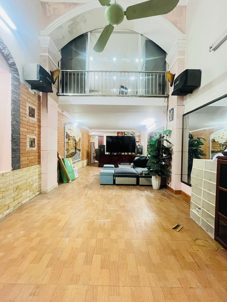 Cho thuê nhà nguyên căn ngõ Dương Văn Bé 50m2x5 tầng.3 ngủ 12 triệu tháng