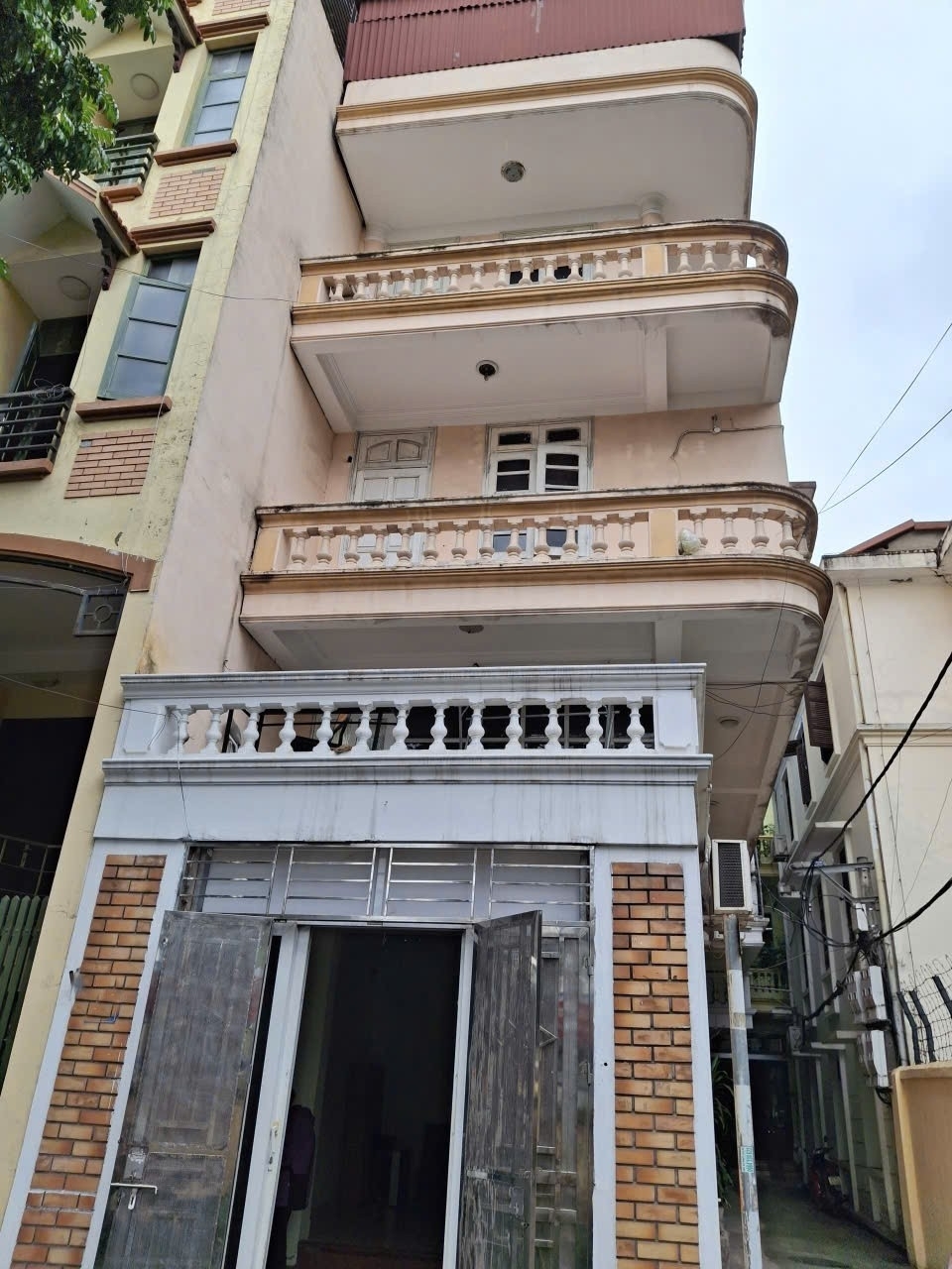 Cho thuê nhà Nguyễn Phong Sắc 50m2 x 4 tầng 20 Triệu