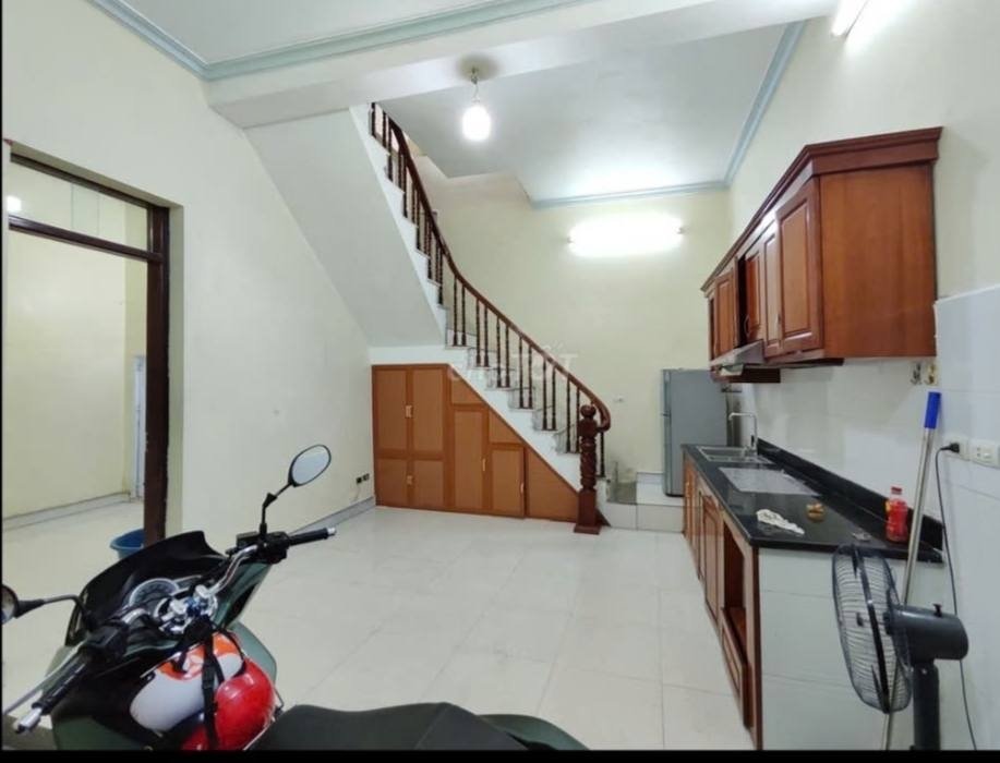 Cho thuê nhà ở nhóm SV gđ KD onl VP ngõ Tân Mai 3 tầng x 48m2 4 ngủ 3 vệ sinh 12 Triệu