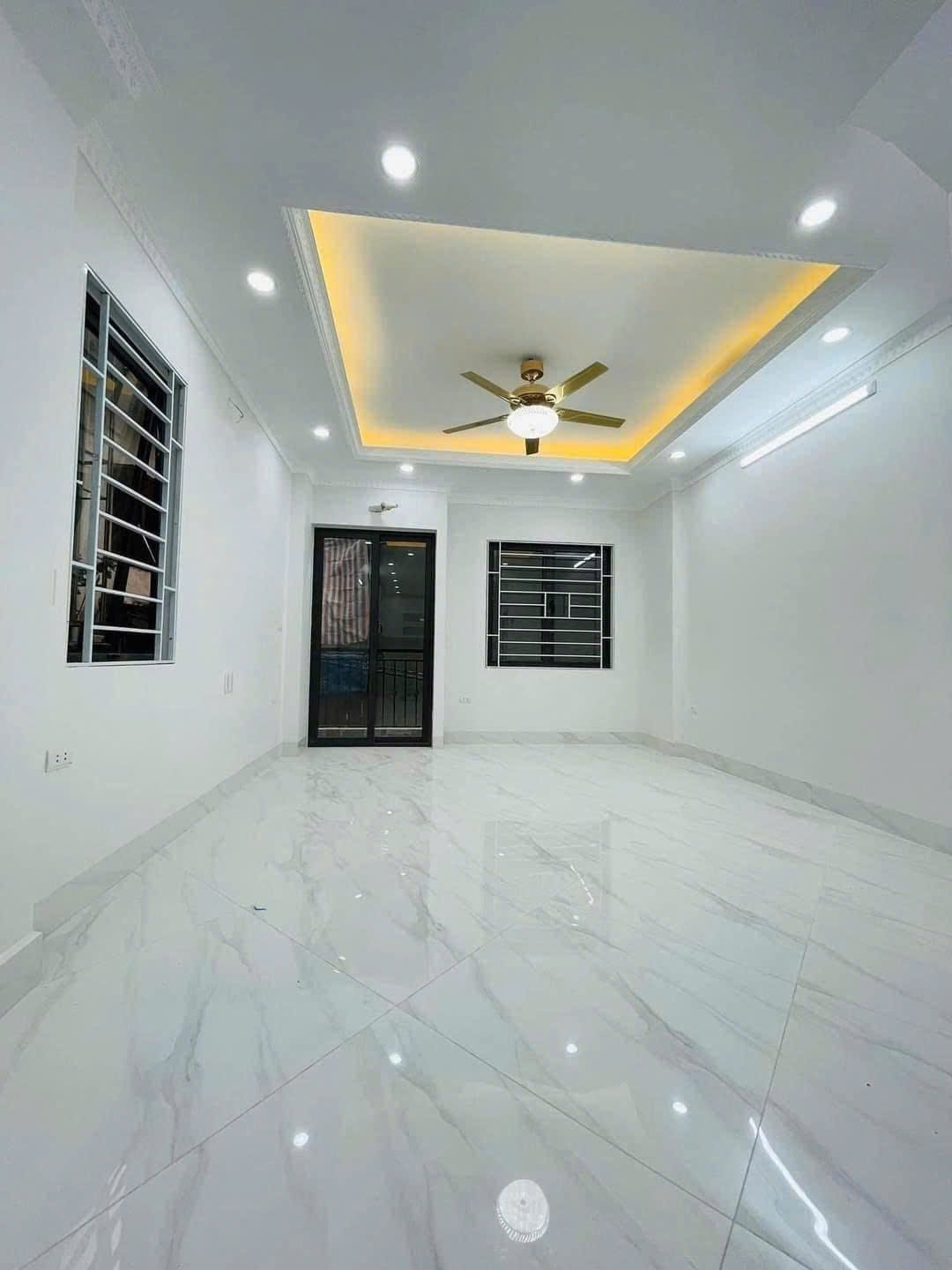 Cho thuê nhà Trương Định 5 tầng x 45m2 4 ngủ 4 vệ sinh 18 Triệu