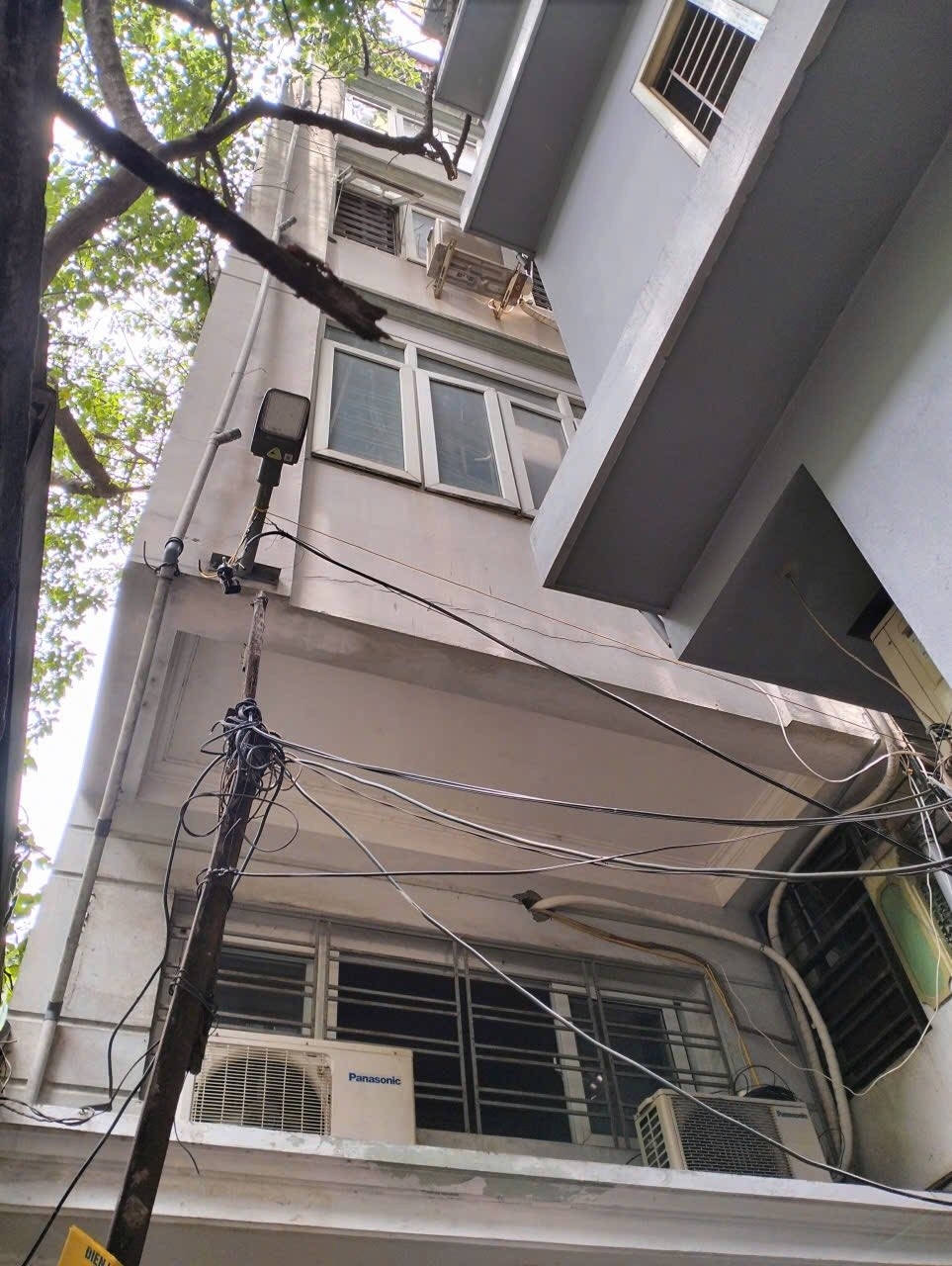 Cho thuê ở nhóm hoặc CHDV ngõ Khâm Thiên 40 m2*6 tầng- 5 ngủ 5 vệ sinh Giá 19 triệu ctl