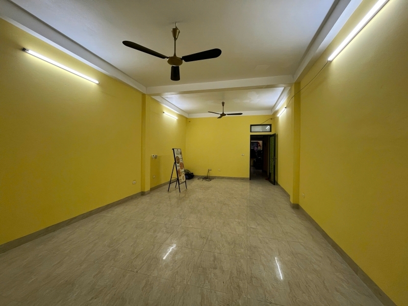 Cho thuê phòng tại Cổng Chào KĐT Hinode Royal Park ( mặt đường )