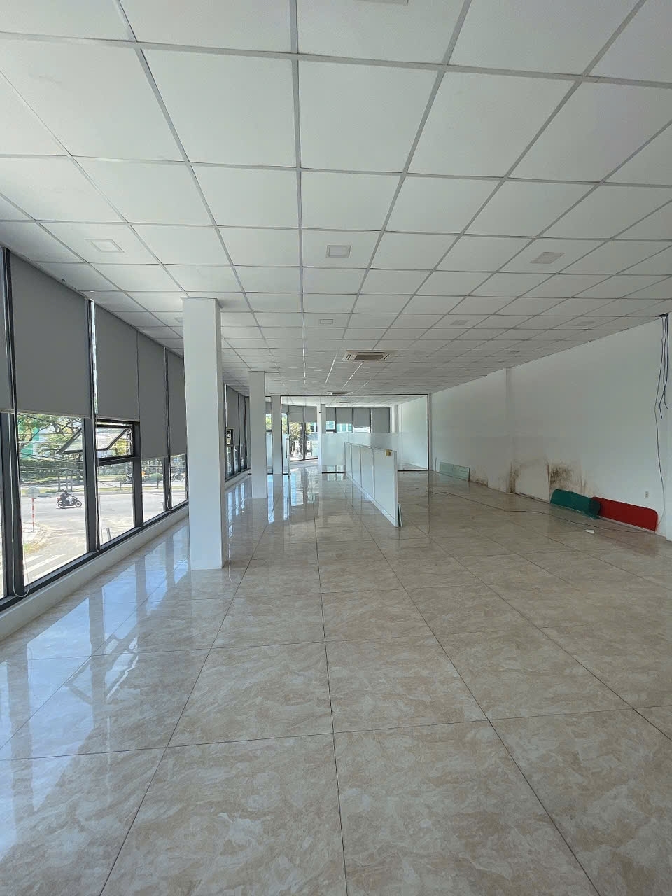 cho thuê văn phòng đường 30/4 đà nẵng căn gốc diện tích 200 m2 tầng 2 giá rẻ