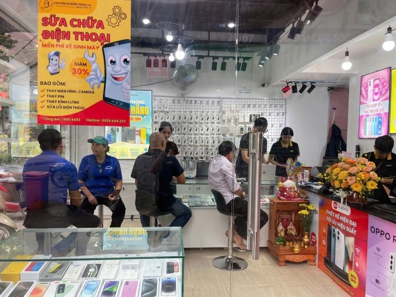 Do không người quản lý nên cần sang nhượng lại 1 chi nhánh cửa hàng điện thoại đang hoạt động kinh