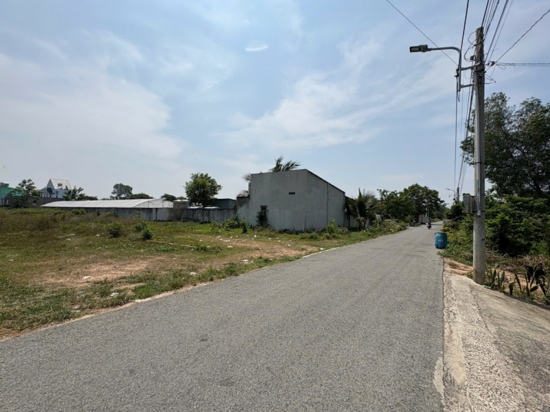 HIẾM - Bán lô đất đẹp - Vị trí đẹp xã Phú An TP. Bến Cát Bình Dương - Gần DT744 vô 200m