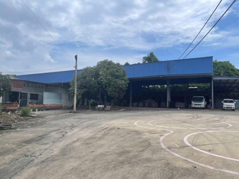 HN070 bán nhà xưởng đẹp. vị trí giao thông thuận lợi trống xưởng giao dịch liền