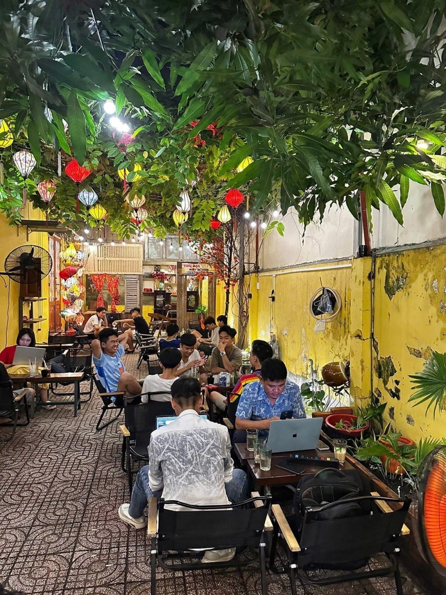 Hóc Môn Hot Hot ! Quán Đẹp ! SANG QUÁN CAFE S/VƯỜN Mặt tiền khu dân cư gần sát đường Tô Ký Tel :