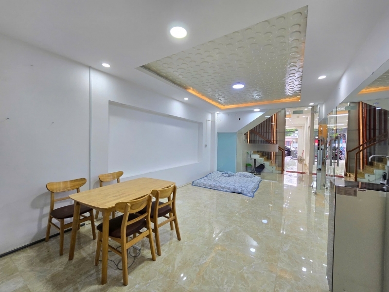 ♥ Mặt Tiền Nguyễn Hữu Thọ gần BV C17 Nguyễn Tri Phương 86m2 3 mê 5 phòng rộng 15.x tỷ